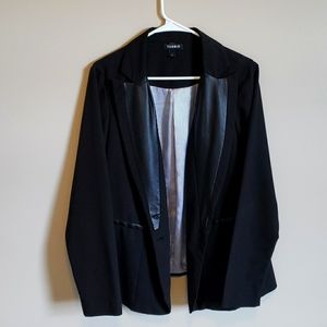 Torrid Blazer Size 1 Black w/ 2 Buttons